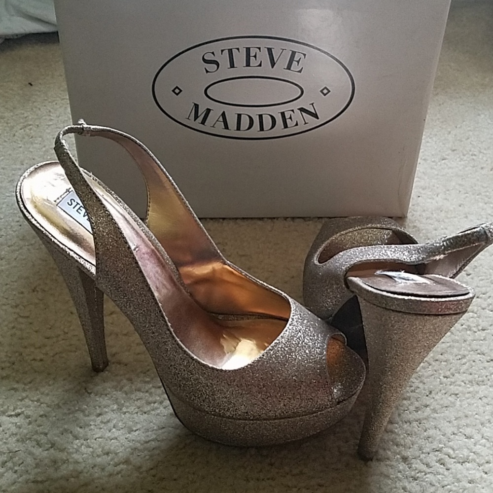 Steve Madden Gold Pumps
